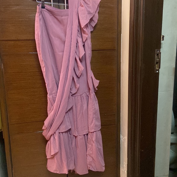 Pretty INDYA stitched saree and Blouse set - Picture 8 of 11